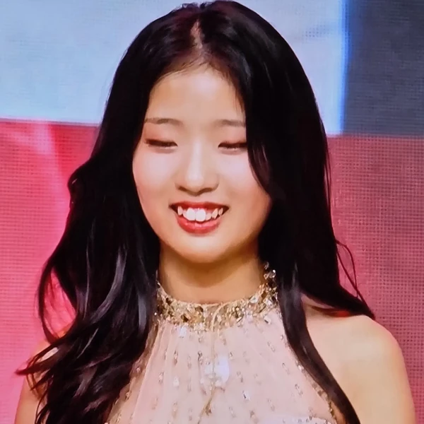 The most loved look of Bin Yeseo today