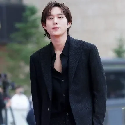The most loved look of Kim Youngdae today