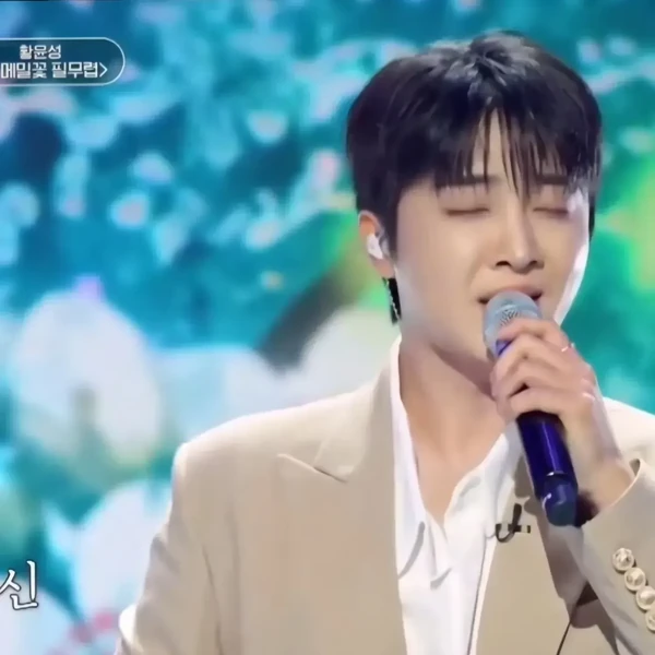 The most loved look of Hwang Yunsung today