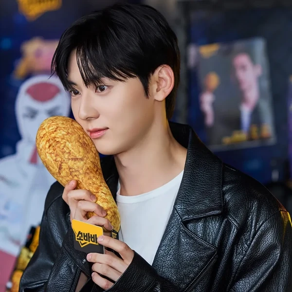 The most loved look of Hwang Minhyun today