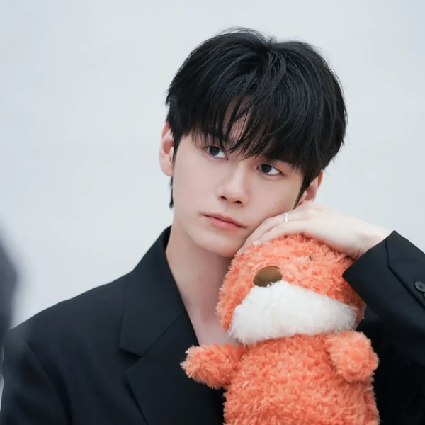 Popular photo full of fans’ love for Ong Seongwu