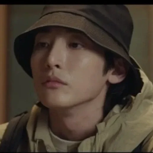 Popular photo full of fans’ love for Lee Soohyuk