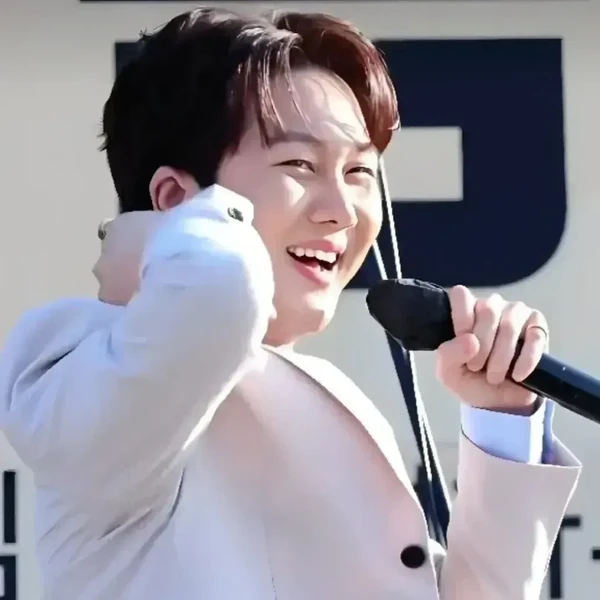 The most loved look of Kim Soochan today