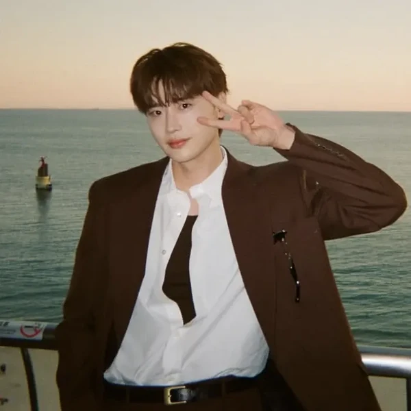 Popular photo full of fans’ love for Lee Jongsuk