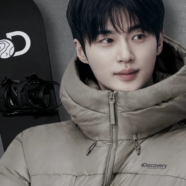 Today’s standout profile photo of Byeon Wooseok on Choeaedol Celeb