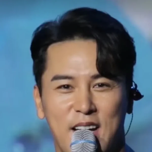 Foto populer Jang Minho yang penuh cinta dari penggemar