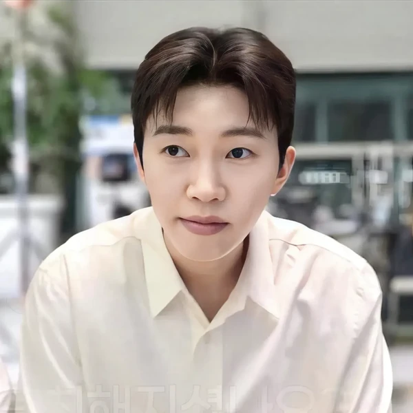 Popular photo full of fans’ love for Lim Youngwoong