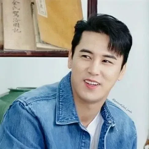Foto populer Jang Minho yang penuh cinta dari penggemar