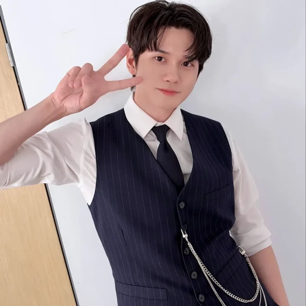 The most loved look of Ong Seongwu today
