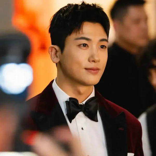 Popular photo full of fans’ love for Park Hyungsik