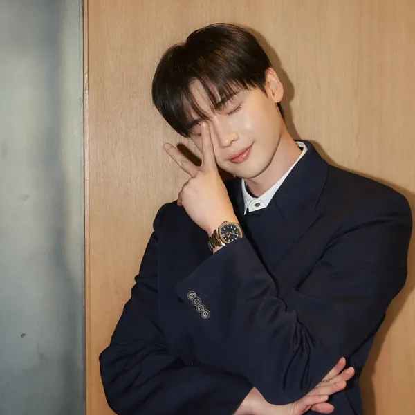 Popular photo full of fans’ love for Lee Jongsuk