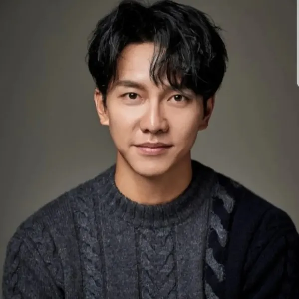 Foto populer Lee Seunggi yang penuh cinta dari penggemar
