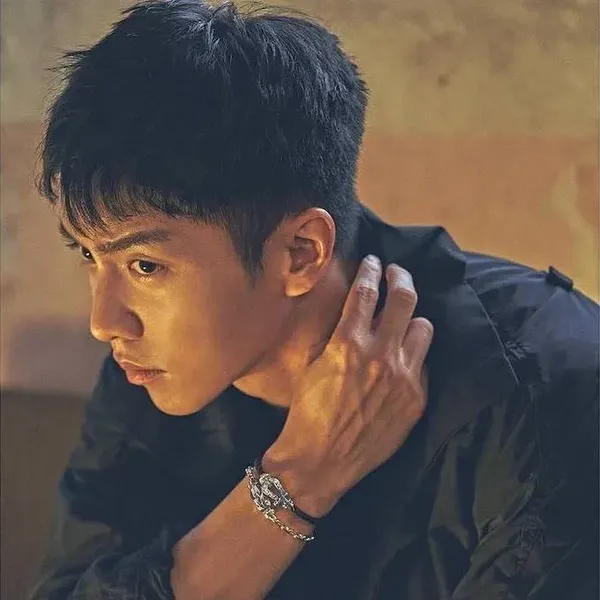 Popular photo full of fans’ love for Lee Seunggi