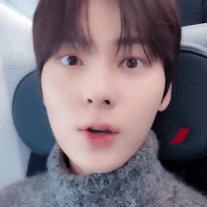 Popular photo full of fans’ love for Hwang Minhyun