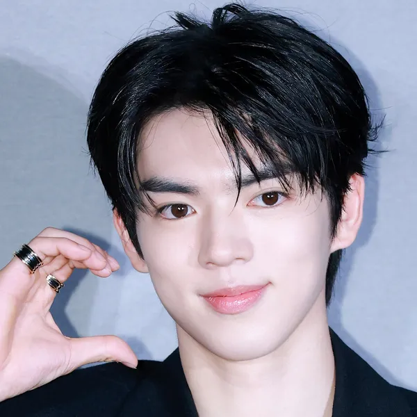 Foto utama yang menunjukkan pesona Cha Junhwan