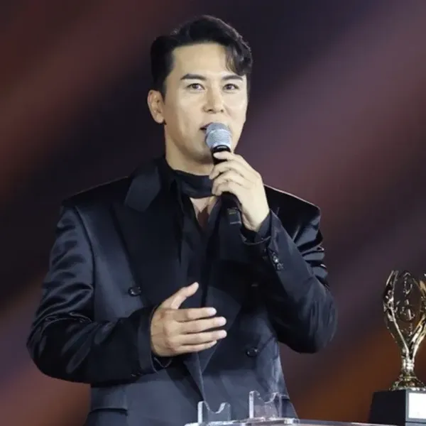 Foto populer Jang Minho yang penuh cinta dari penggemar