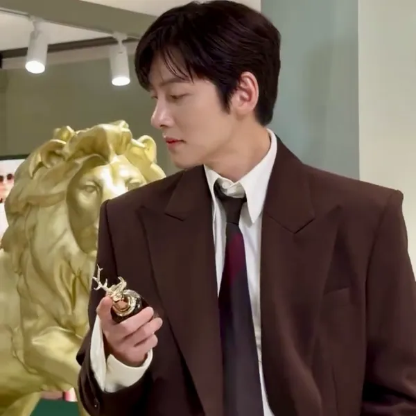 The most loved look of Ji Changwook today
