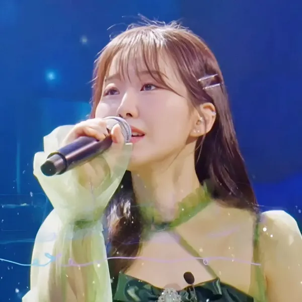 Foto populer Hong Seongyun yang penuh cinta dari penggemar