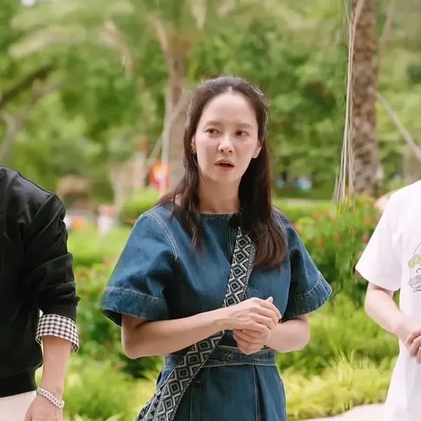 Foto populer Song Jihyo yang penuh cinta dari penggemar