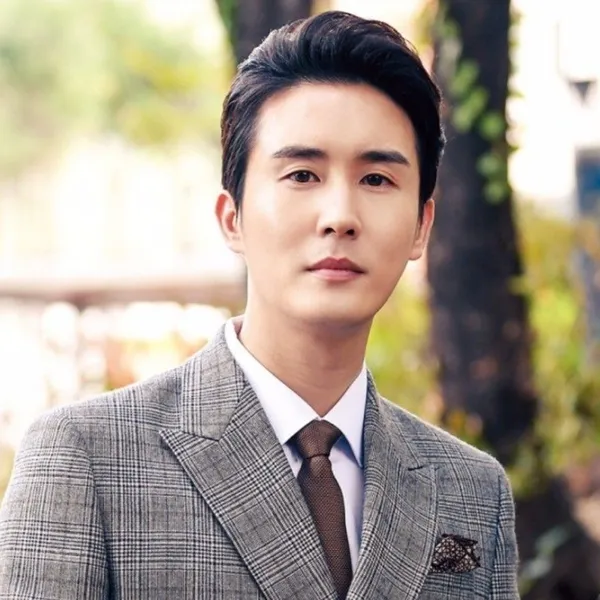 The most loved look of Shin Yu today