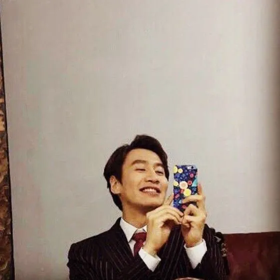 Popular photo full of fans’ love for Lee Kwangsoo