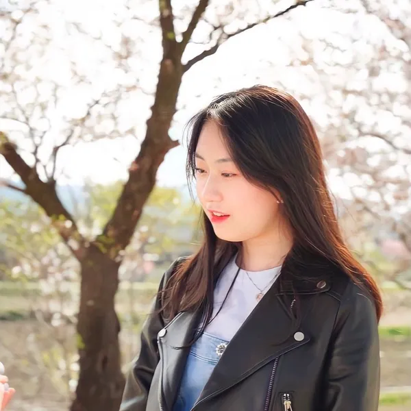Foto populer Jeon Yujin yang penuh cinta dari penggemar