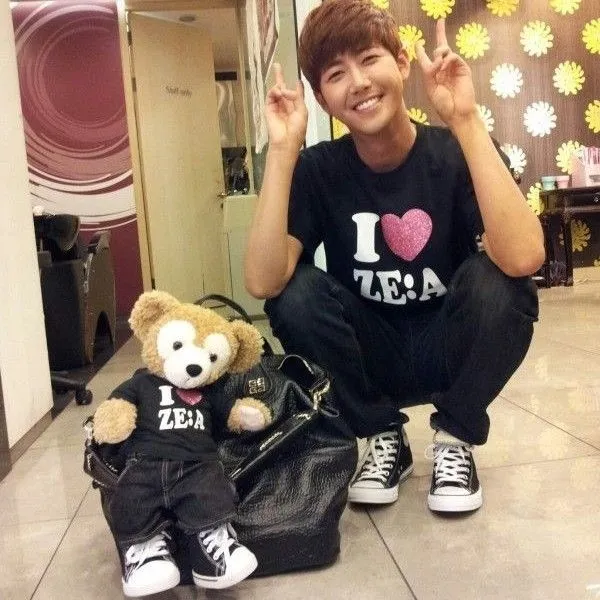 The most loved look of Hwang Kwanghee today