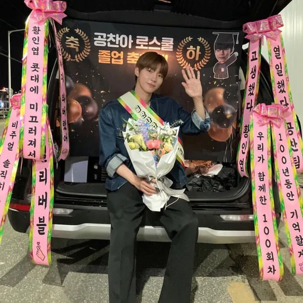 Popular photo full of fans’ love for Hwang Inyoup